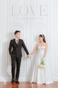 Việc lựa chọn vest đám cưới phù hợp là rất quan trọng vì nó không chỉ thể hiện gu thẩm mỹ, mà còn tôn lên phong thái lịch lãm, trang trọng – đặc biệt là trong ngày trọng đại
