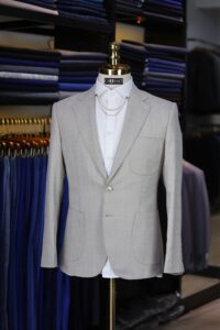 Phù hợp cho những ai yêu thích phong cách tối giản, hiện đại hoặc cần vest mặc hàng ngày.
