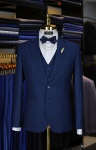 Áo vest cưới là biểu tượng hoàn hảo của vẻ nam tính, tinh tế và đẳng cấp mà chú rể khoác lên mình trong ngày trọng đại.