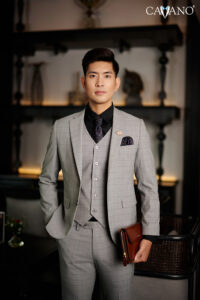 Việc chọn một bộ vest comple chuẩn không chỉ dừng lại ở việc chọn màu hay kiểu dáng, mà là sự kết hợp hài hòa giữa phom dáng, chất liệu, họa tiết và hoàn cảnh sử dụng