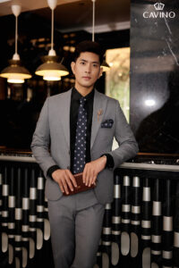 Vest thời trang nam là biểu tượng mạnh mẽ của sự tự tin, bản lĩnh và gu thẩm mỹ của phái mạnh.