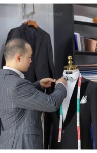 Một bộ vest may đo chuẩn chỉnh giúp bạn thể hiện sự tự tin, chuyên nghiệp và gu thẩm mỹ riêng biệt trong mọi hoàn cảnh.