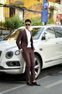 Việc lựa chọn vest nam không chỉ dựa vào sở thích cá nhân mà còn cần cân nhắc đến dáng người, hoàn cảnh sử dụng và phong cách thời trang.
