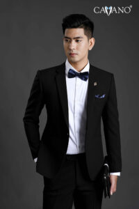 Bộ vest đen mang lại vẻ đẹp cổ điển, trang trọng, dễ phối 