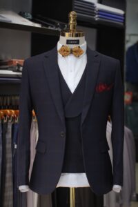 Việc phối phụ kiện cho bộ vest đám cưới sẽ nâng tầm toàn bộ set đồ, giúp bạn từ một người mặc đẹp trở thành người đàn ông phong cách, tinh tế và nổi bật trong ngày trọng đại