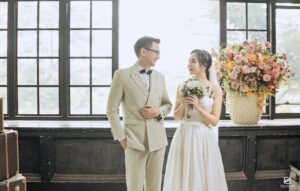 Sự kết hợp hài hòa giữa vest cưới và phụ kiện không chỉ nâng tầm phong cách mà còn giúp chú rể tự tin, lịch lãm trong ngày trọng đại.