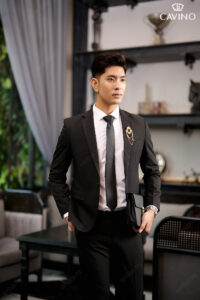 Vest đen là “must-have” trong tủ đồ của mọi quý ông.