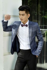 Xu hướng thiết kế áo vest nam lẻ hiện nay tập trung vào sự tối giản, hiện đại và linh hoạt