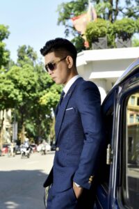 Có thể thấy, vest trẻ trung cho nam ngày nay không còn bó buộc trong khuôn khổ truyền thống mà đang phát triển đa dạng hơn về màu sắc, chất liệu và kiểu dáng.