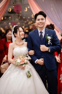 Hãy lựa chọn thật kỹ về chất liệu, màu sắc và kiểu dáng để hoàn thiện phong cách của bạn, đồng thời tạo nên sự đồng điệu hoàn hảo với cô dâu.