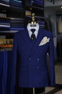 Phụ kiện vest là những chi tiết đi kèm giúp bộ vest trở nên tinh tế và nổi bật hơn, đồng thời thể hiện gu thẩm mỹ cá nhân