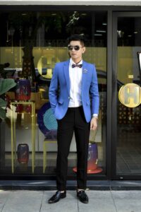 Để luôn tự tin khi diện vest nam, hãy nhớ 4 yếu tố quan trọng: chọn vest đúng dáng – phối phụ kiện tinh tế – giữ tư thế chuẩn – nuôi dưỡng sự tự tin từ bên trong