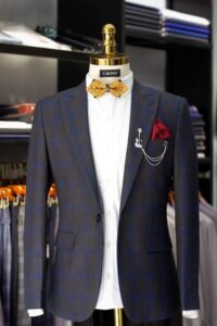 Vest nam là một trong những trang phục kinh điển của phái mạnh, gắn liền với hình ảnh lịch lãm, chỉn chu và chuyên nghiệp.