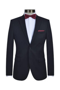 Một bộ suit được chọn kỹ lưỡng giúp chú rể tự tin, lịch lãm và nổi bật bên cô dâu.