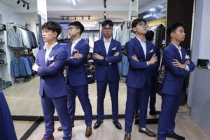 Việc chọn áo vest cho học sinh nam không chỉ cần đẹp mà còn phải thoải mái, đúng môi trường và hợp độ tuổi.